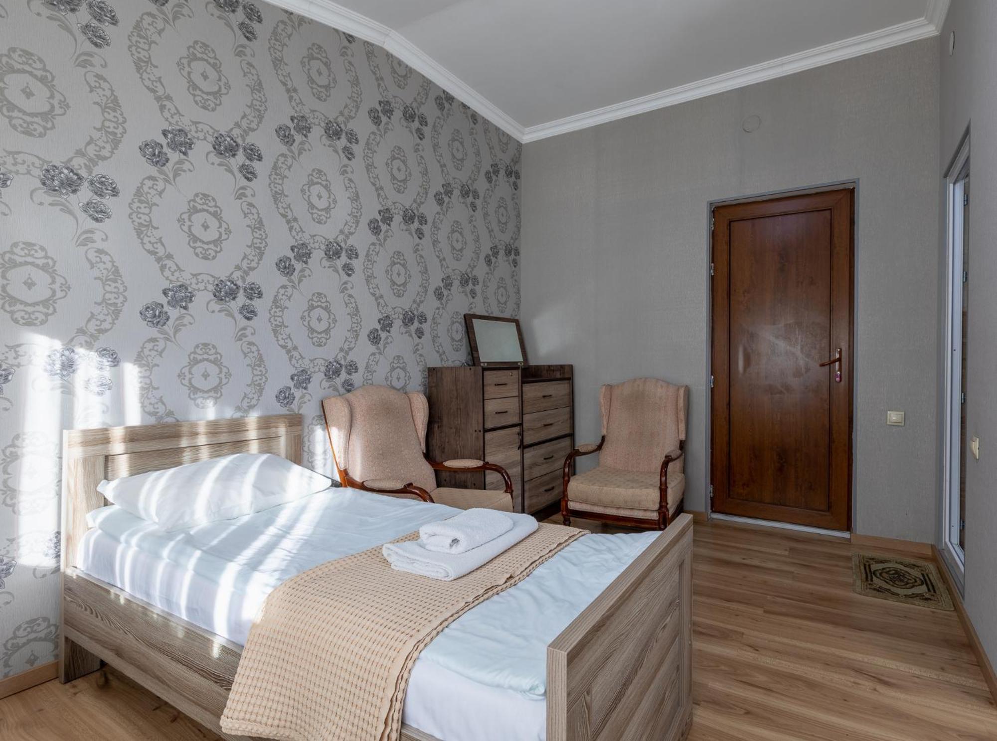 Guest House Nikala Mestia Exterior photo