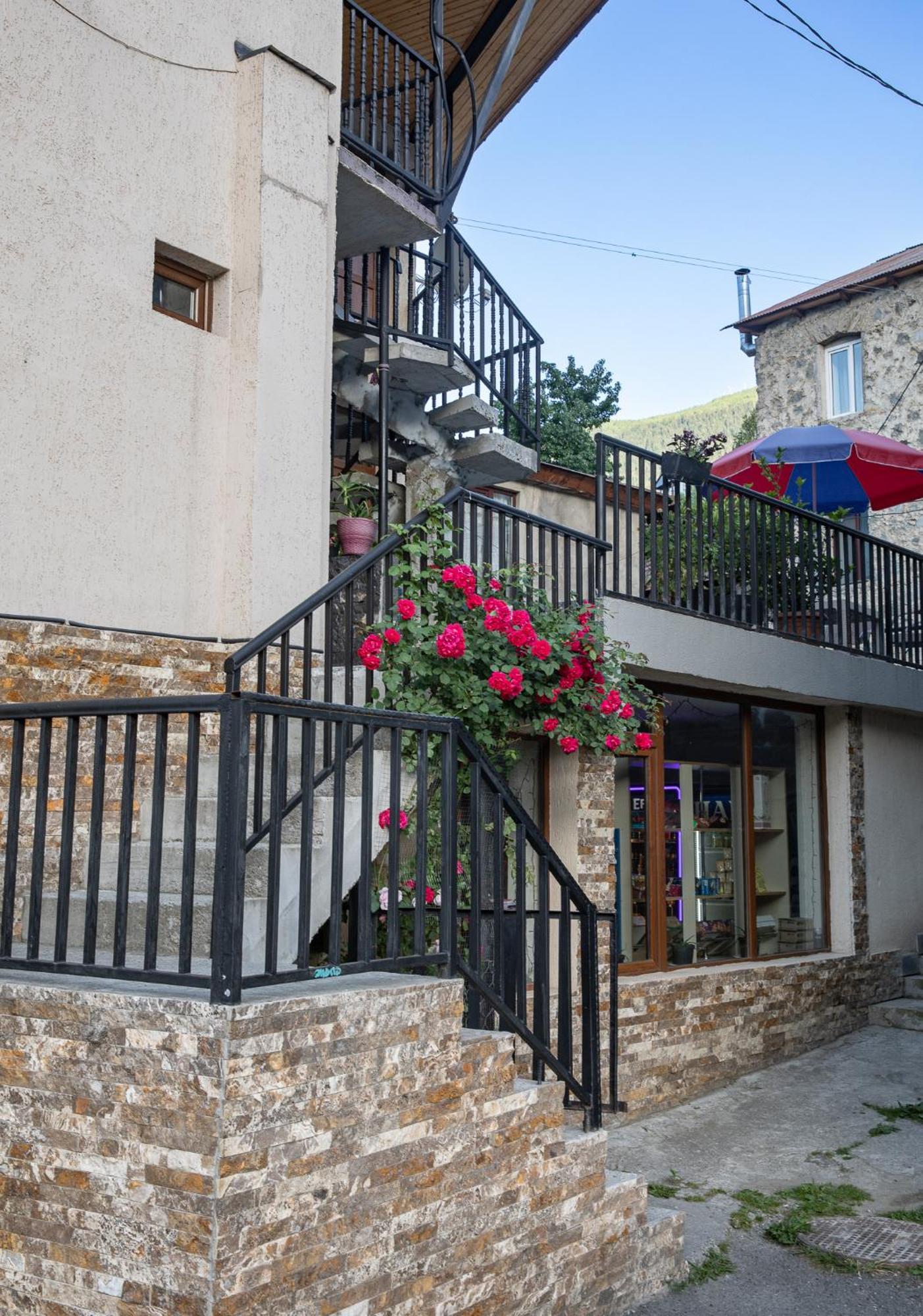 Guest House Nikala Mestia Exterior photo